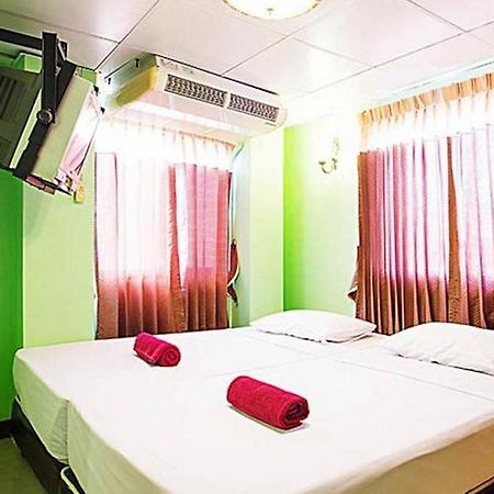 Four Sons Inn Bangkok Buitenkant foto