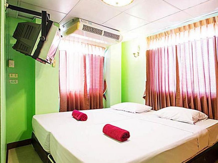 Four Sons Inn Bangkok Buitenkant foto